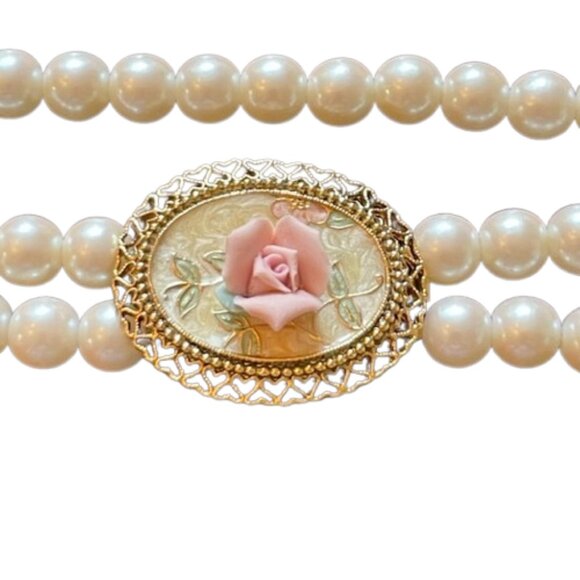 Vintage Double Strand Faux Pearl Necklace Pink Rose Cameo Style Clasp 30" - Picture 3 of 3